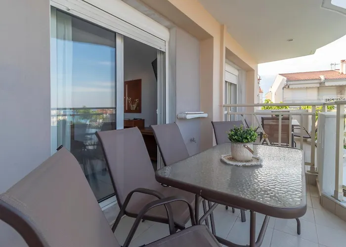 Properstay 107 - Sea View * 폴리크로노