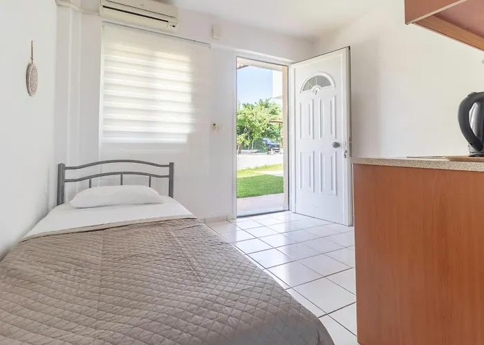 Properstay 107 - Sea View Apartment